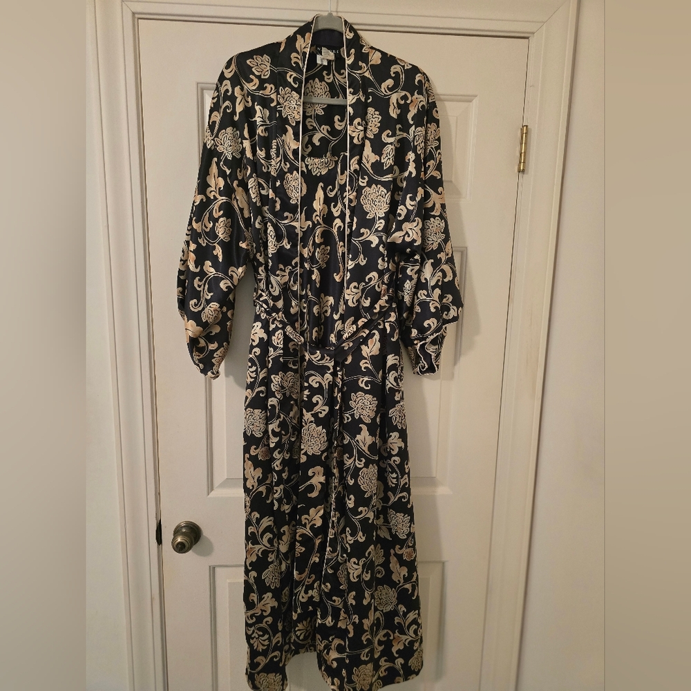 Notori Gown and Robe size Small